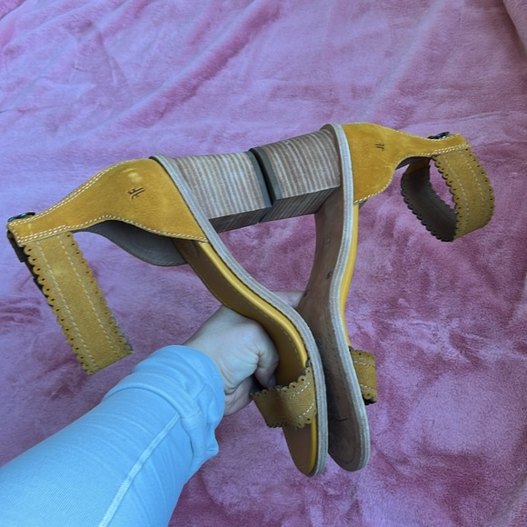 Frye Mustard Heels SIZE 10 - Picture 10 of 12